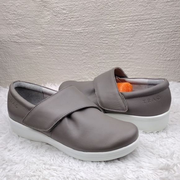 TRAQ by Alegria Smart Shoe Dove Leather Velcro Upper Wedged Heel Walking Shoe - Picture 1 of 16